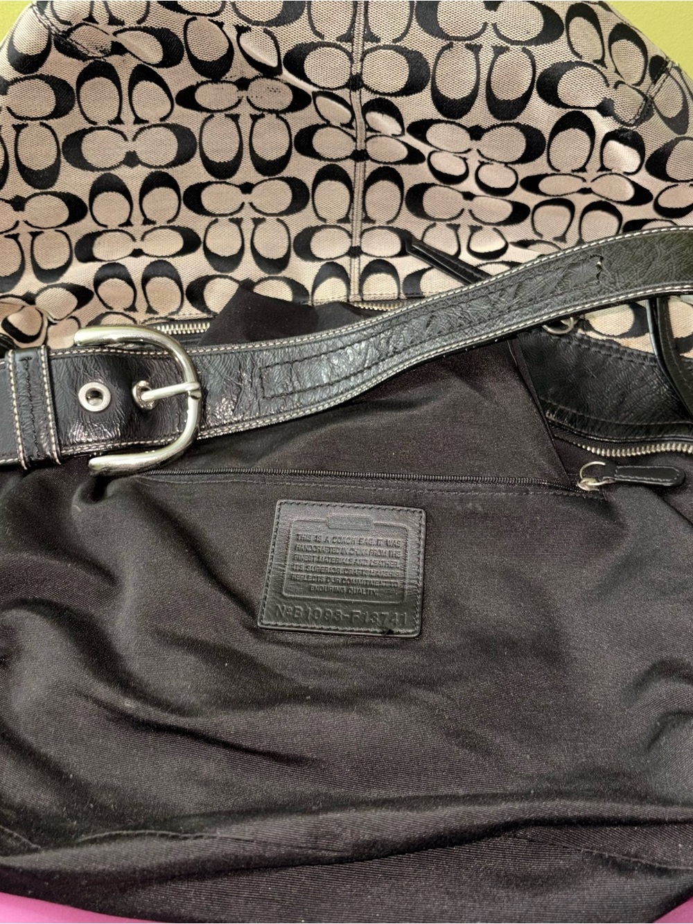 Vintage Coach Soho Pleated
Signature C Hobo Bag Canvas &
Leather Black Khaki - Picture 4 of 13